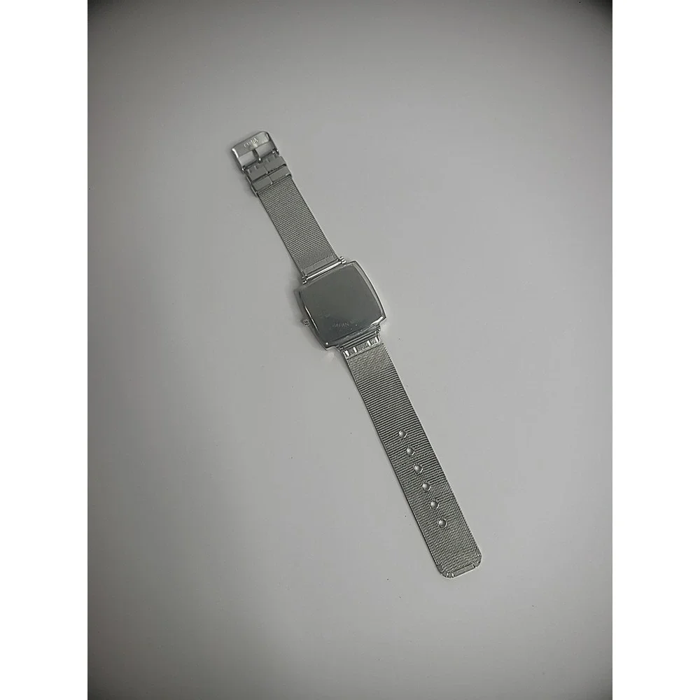 Vintage Silver Tone Wristwatch Womens Black Face Silver Tone Mesh Strap Jewelry
